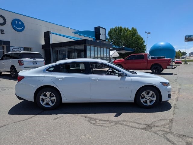 2023 Chevrolet Malibu photo 2