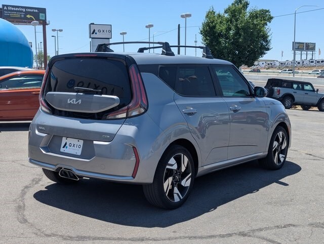 2023 Kia Soul GT-Line photo 2