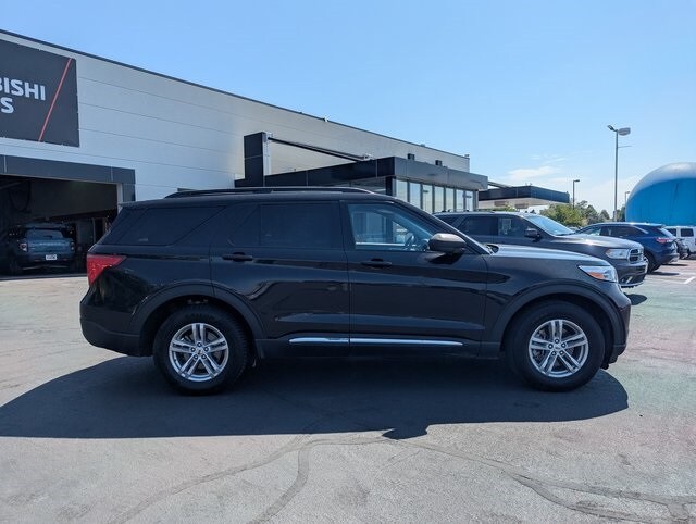 2023 Ford Explorer XLT photo 2