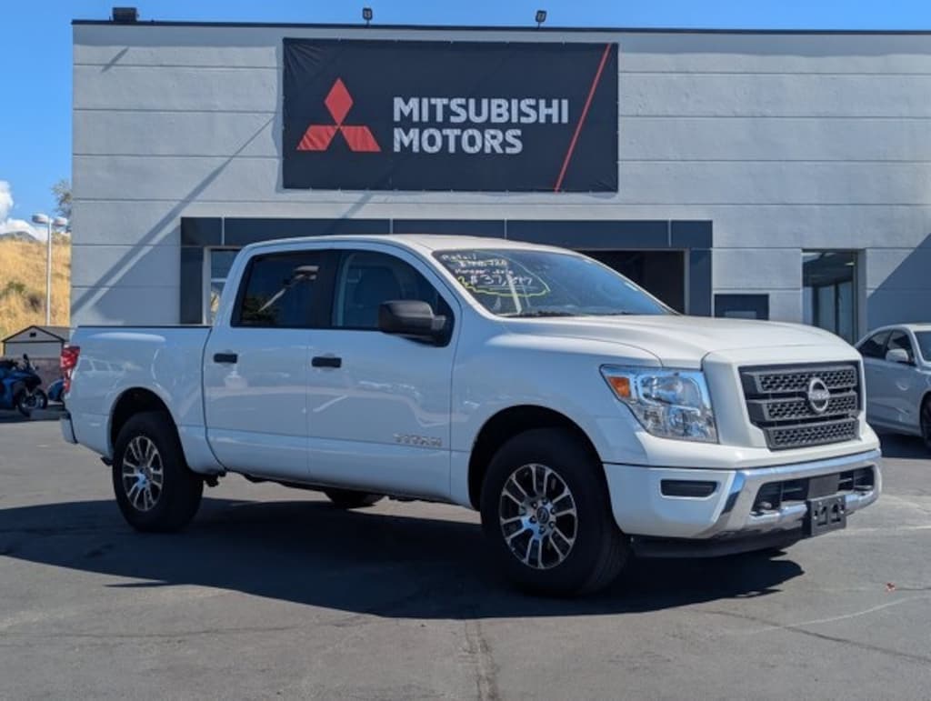 Used 2024 Nissan Titan SV Truck Crew Cab