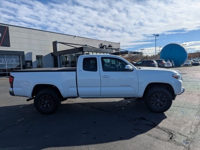 2023 Toyota Tacoma V6 4x4 photo 2