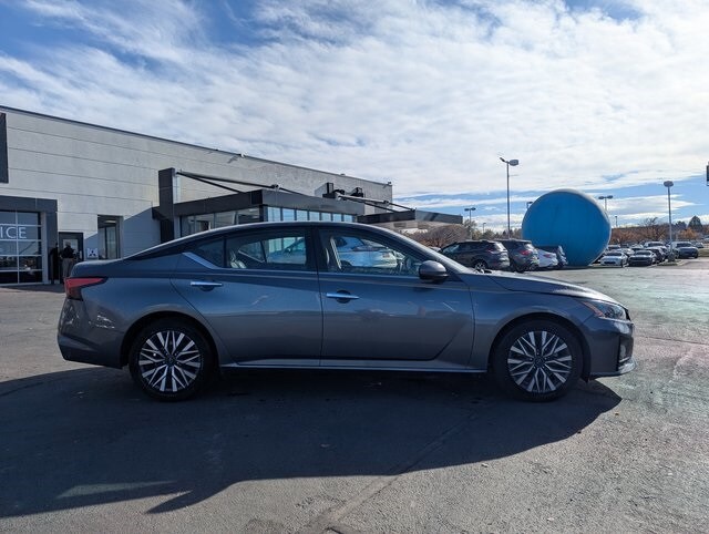 2023 Nissan Altima 2.5 SV photo 2