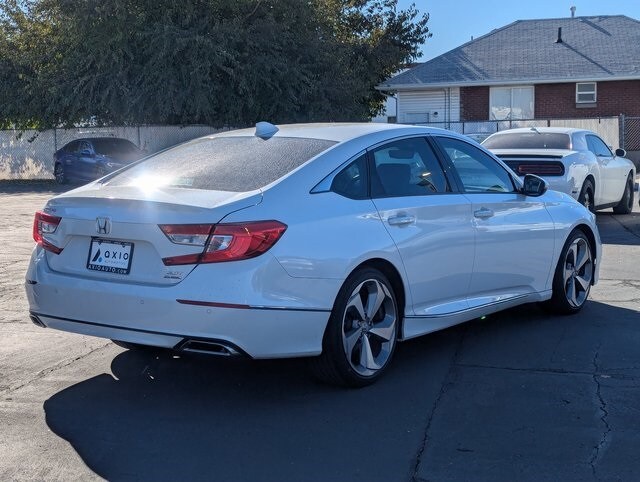 2019 Honda Accord Touring 2.0T photo 3