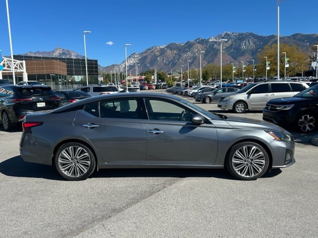 Used 2023 Nissan Altima 2.5 SL Sedan
