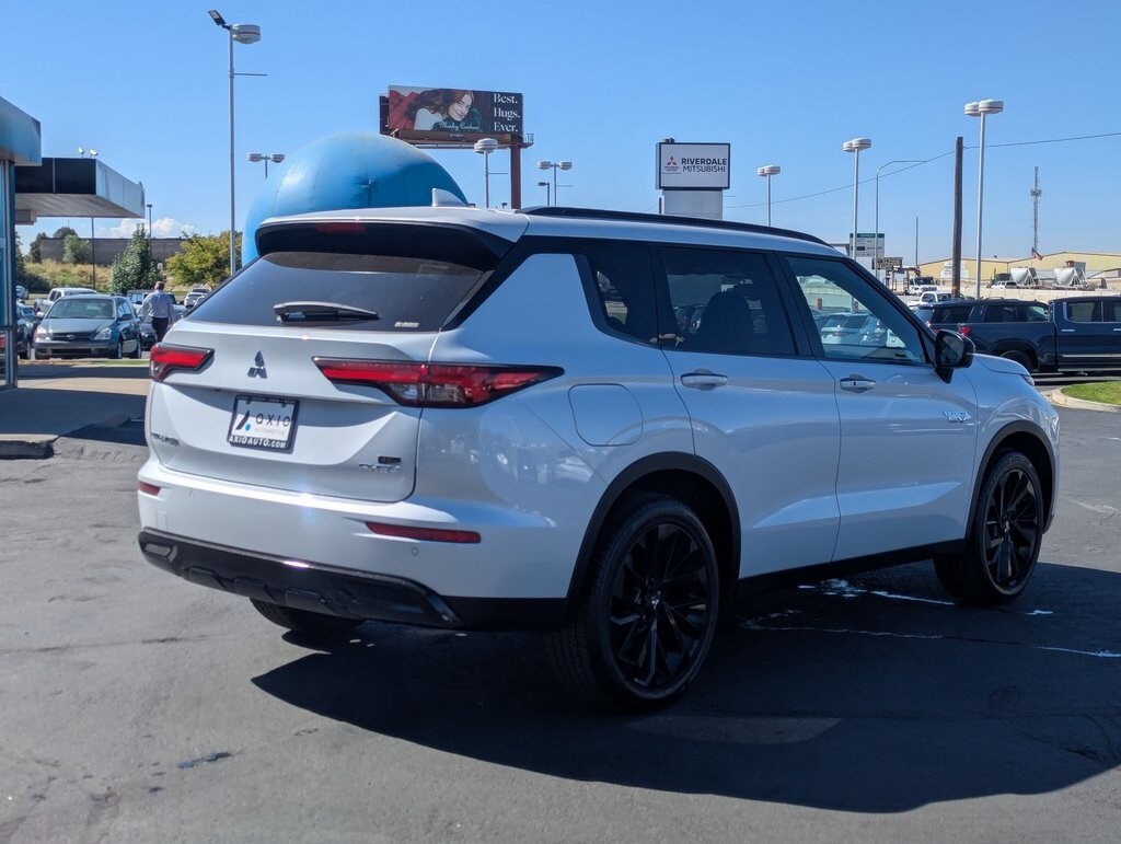 2025 Mitsubishi Outlander SEL Platinum GT photo 2
