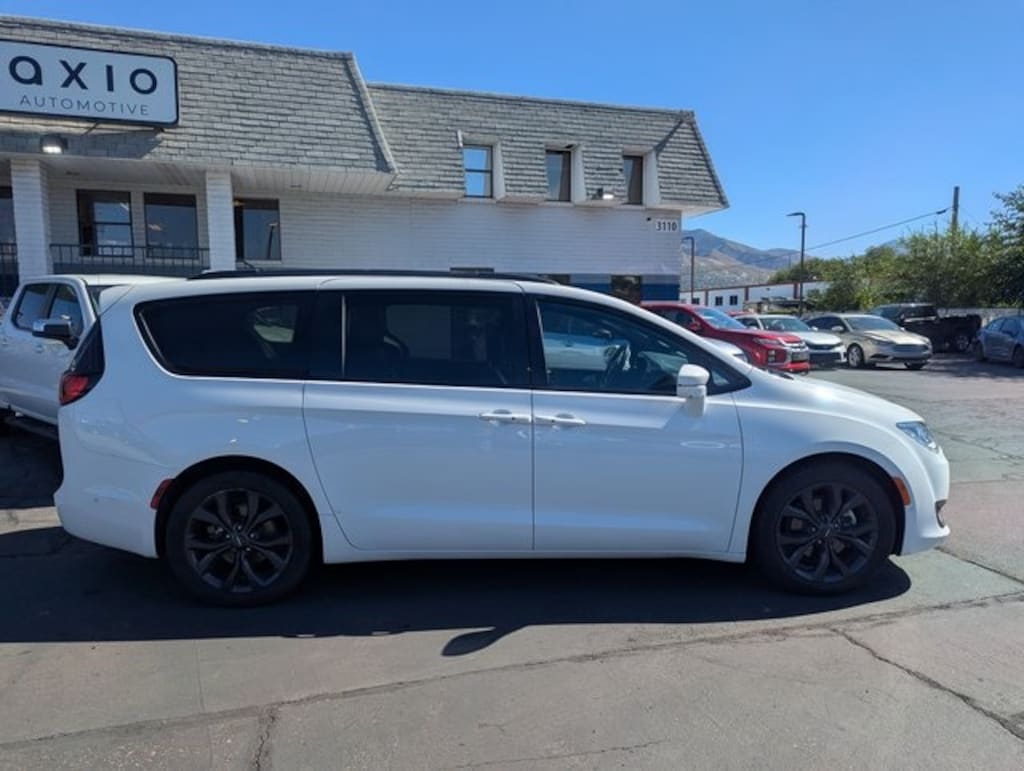 Used 2018 Chrysler Pacifica Limited Van