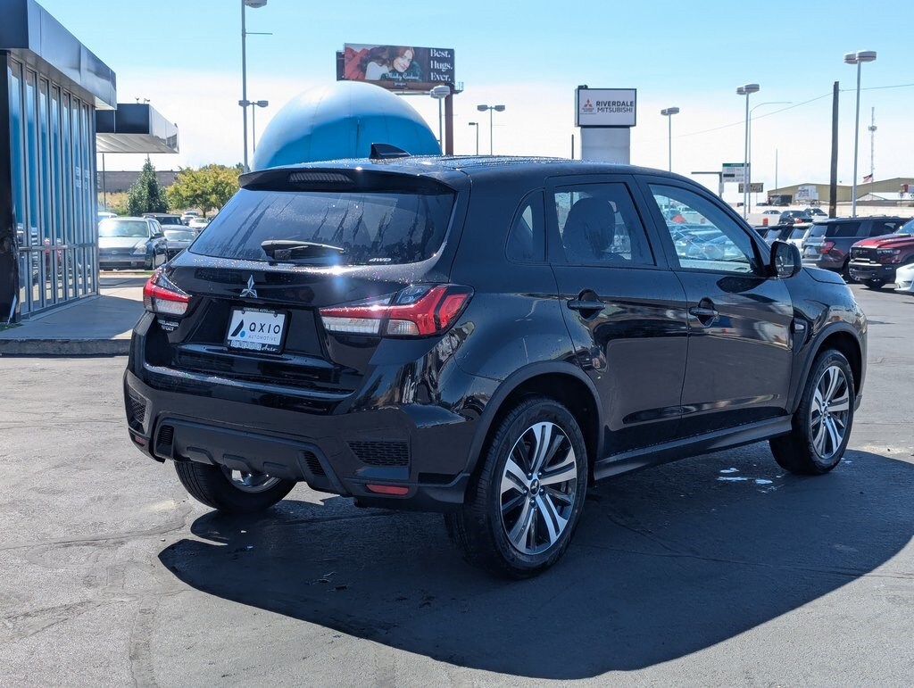 2025 Mitsubishi Outlander Sport ES photo 2