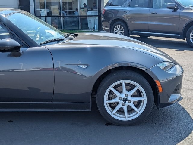 2017 Mazda MX-5 Miata Miata Sport photo 2