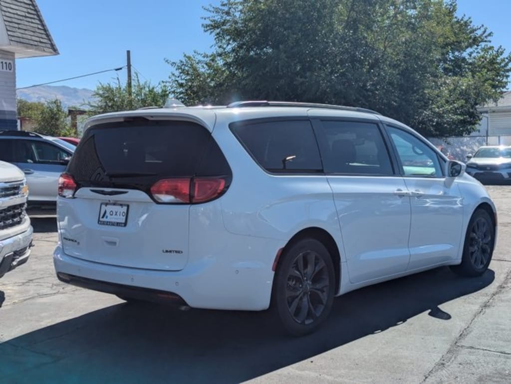 Used 2018 Chrysler Pacifica Limited Van