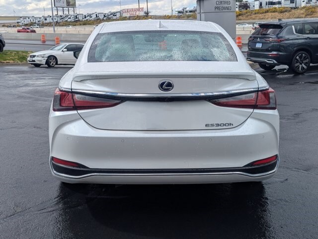 2022 Lexus ES 300h photo 4