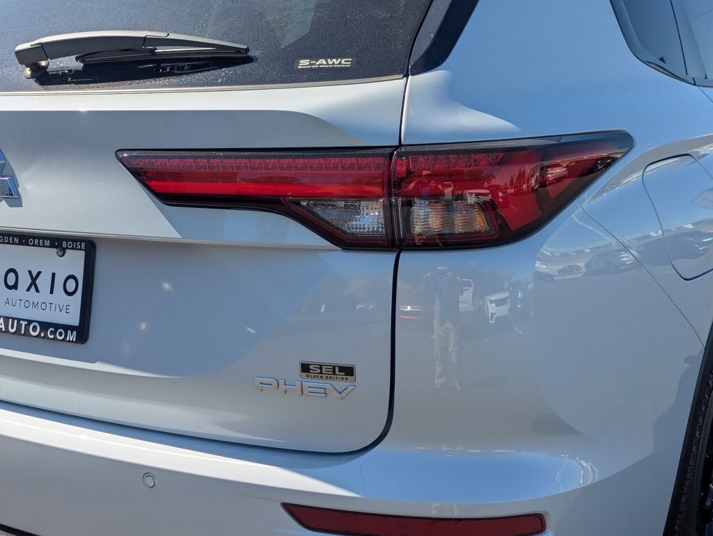 2025 Mitsubishi Outlander SEL Platinum GT photo 2