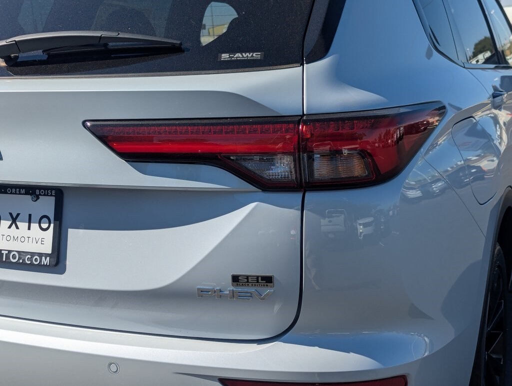 2025 Mitsubishi Outlander SEL Platinum GT photo 3