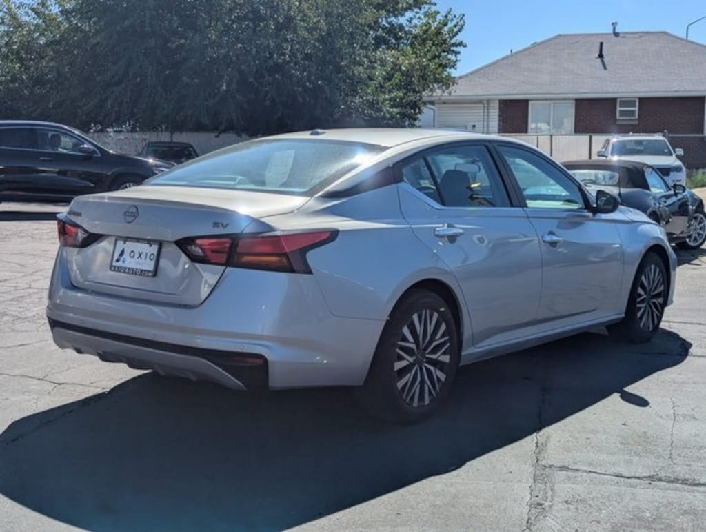 Used 2024 Nissan Altima 2.5 SV Sedan