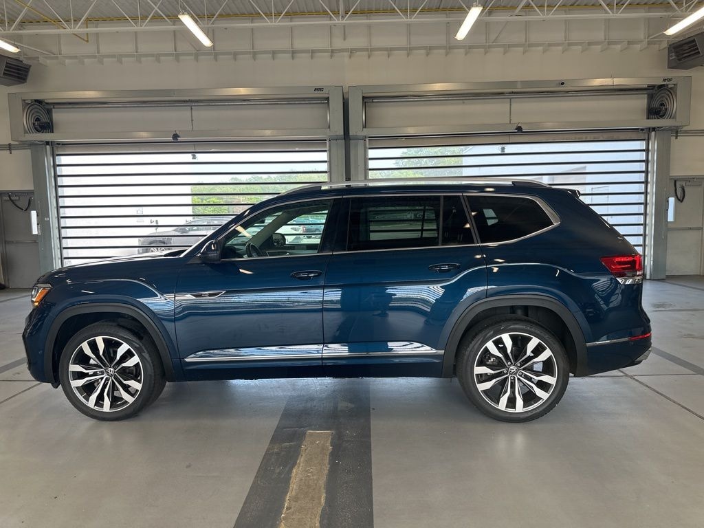 Certified 2022 Volkswagen Atlas 3.6L V6 SEL Premium R-Line SUV