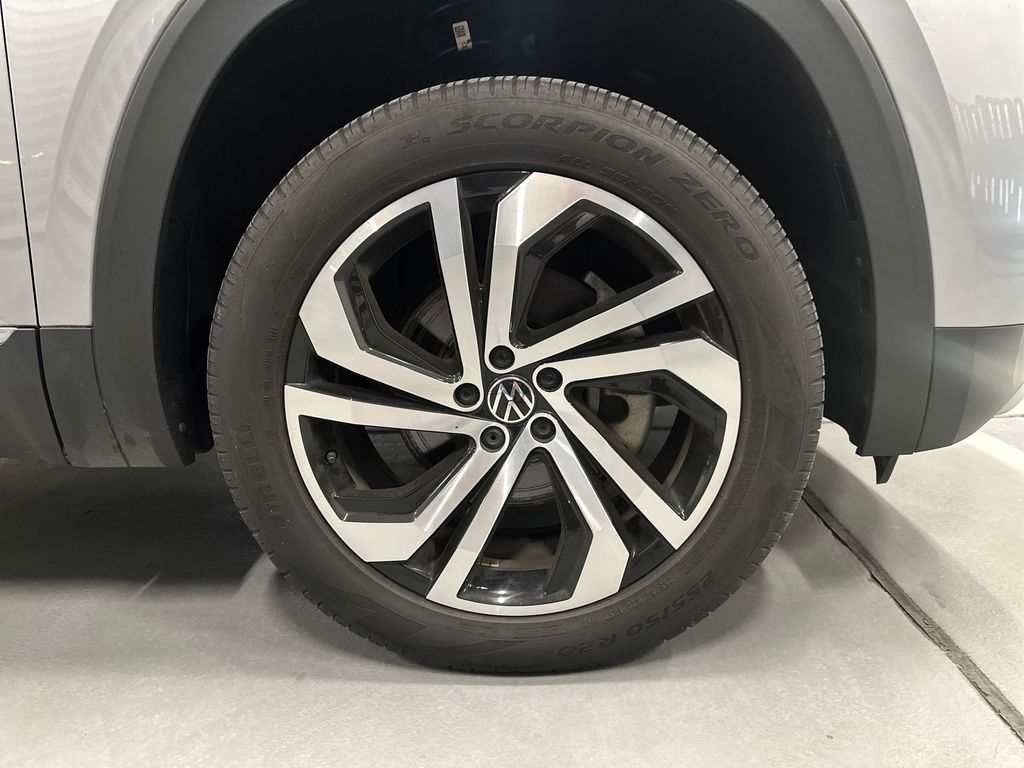 2022 Volkswagen Atlas SEL photo 2