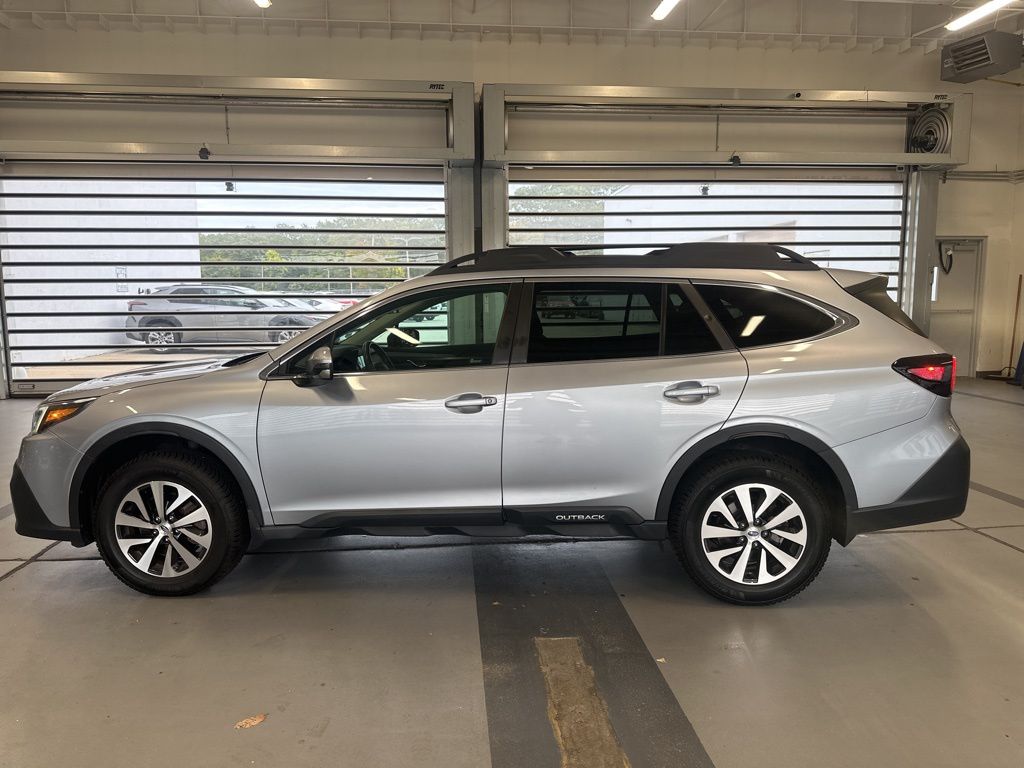 2021 Subaru Outback Premium photo 2