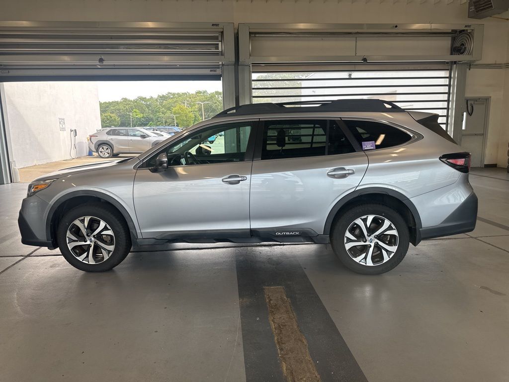 2020 Subaru Outback Limited photo 2