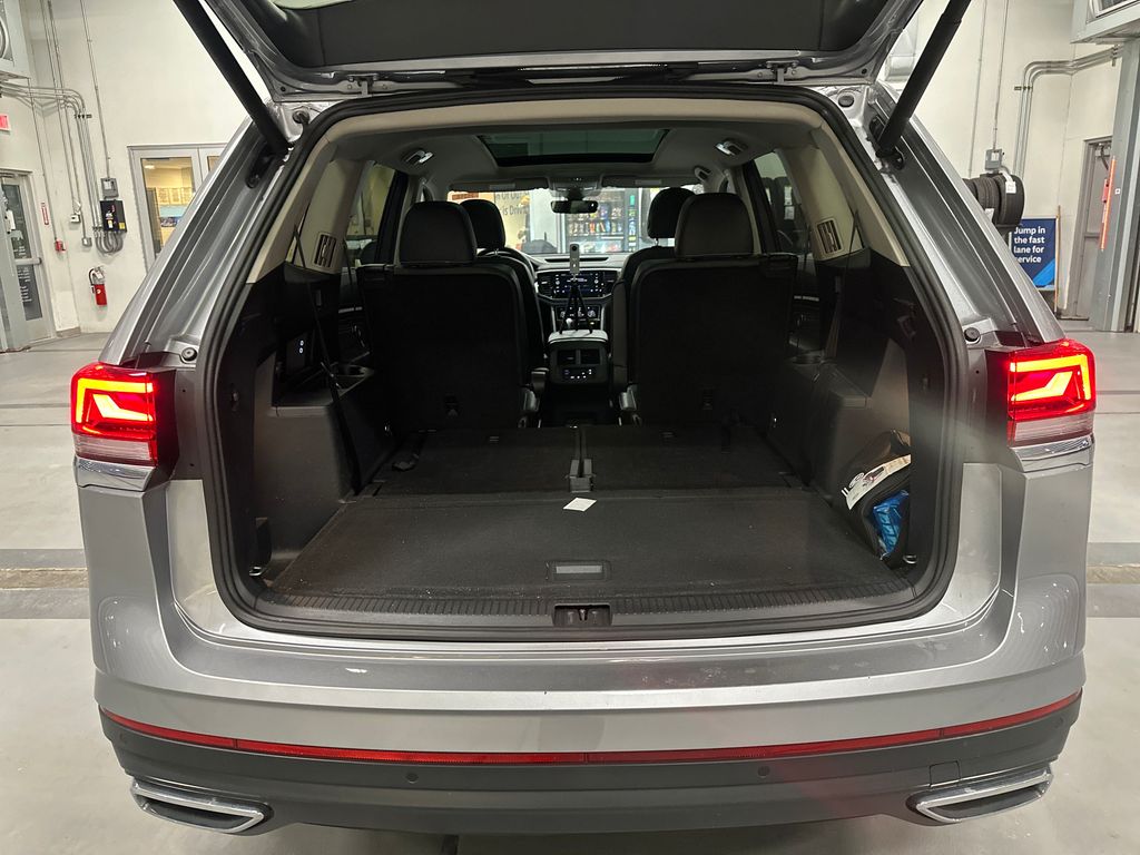 2022 Volkswagen Atlas SEL photo 3