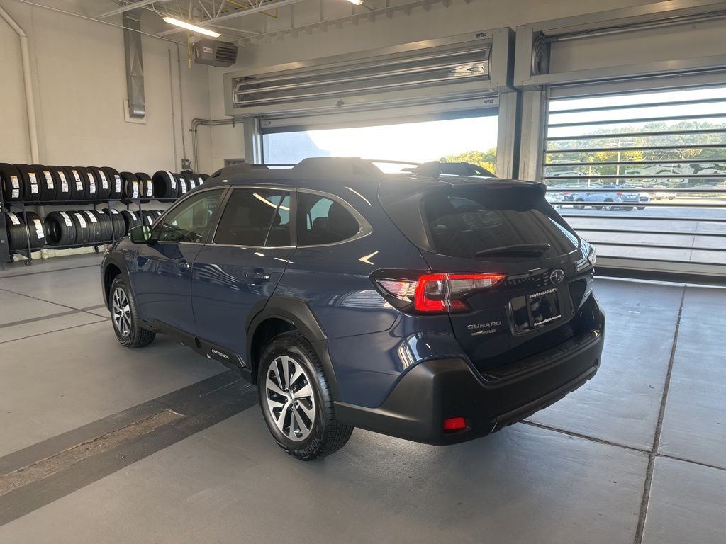 2025 Subaru Outback Premium photo 3