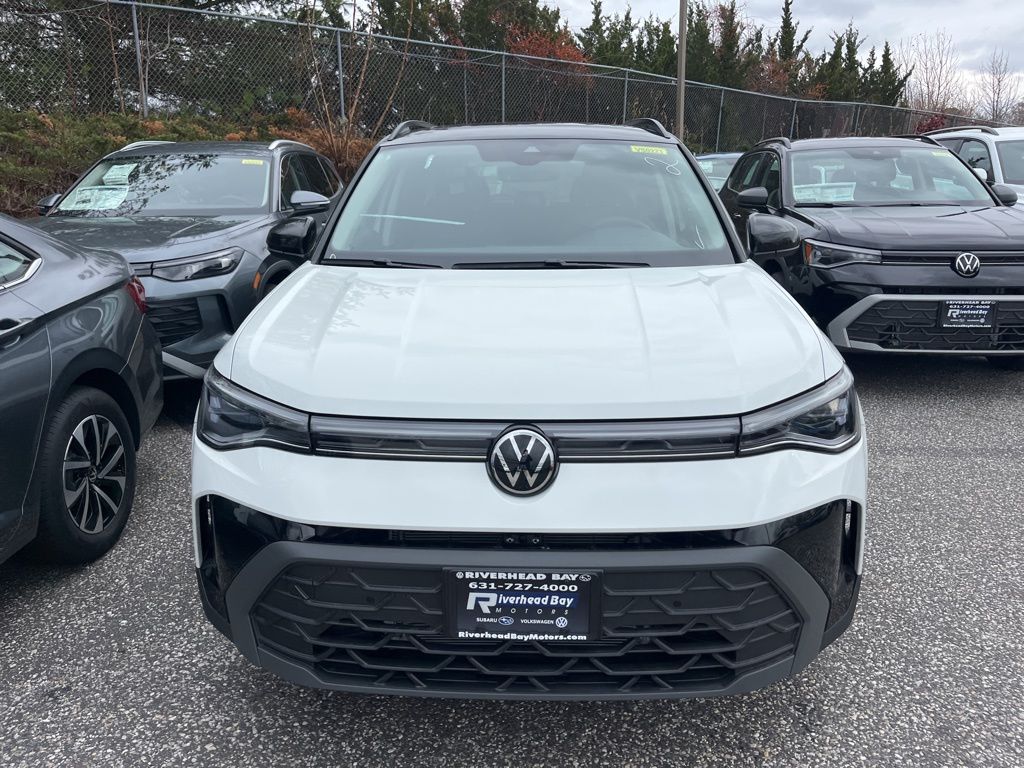 2025 Volkswagen Taos SE photo 2