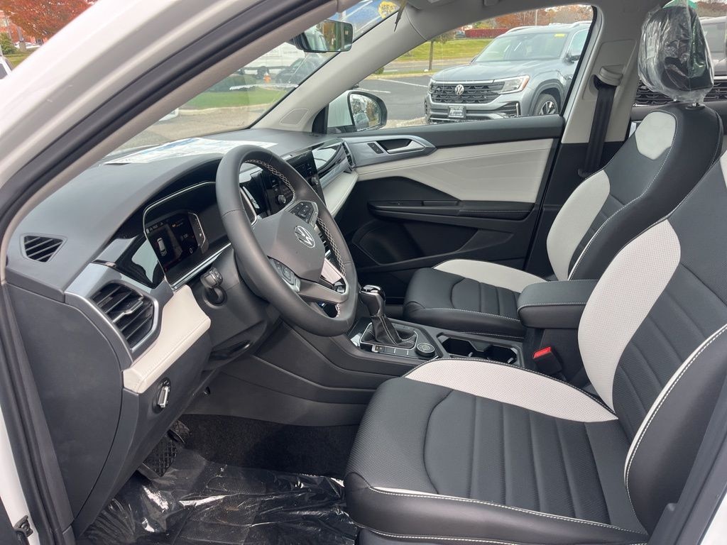 New 2025 Volkswagen Taos 1.5T SEL SUV