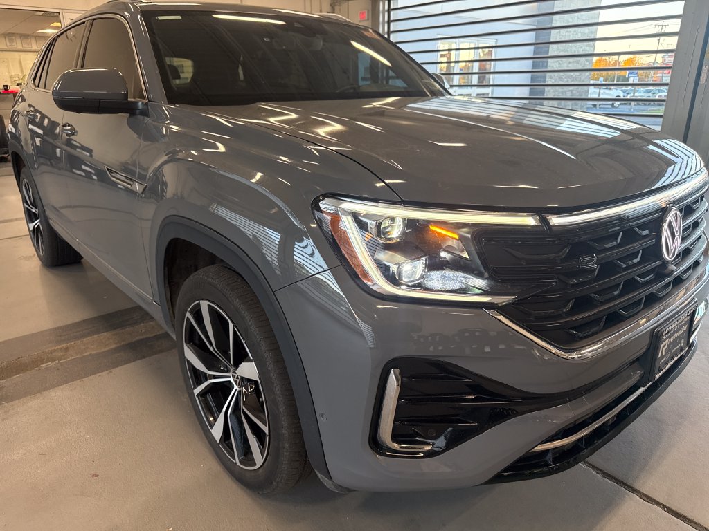 2024 Volkswagen Atlas Cross Sport 2.0T SEL Premium R-Line SUV for Sale in Long Island at Riverhead Bay Volkswagen