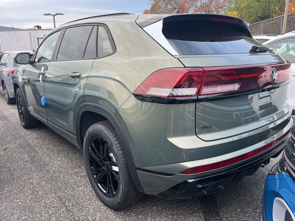 2026 Volkswagen Atlas Cross Sport SEL R-Line photo 2