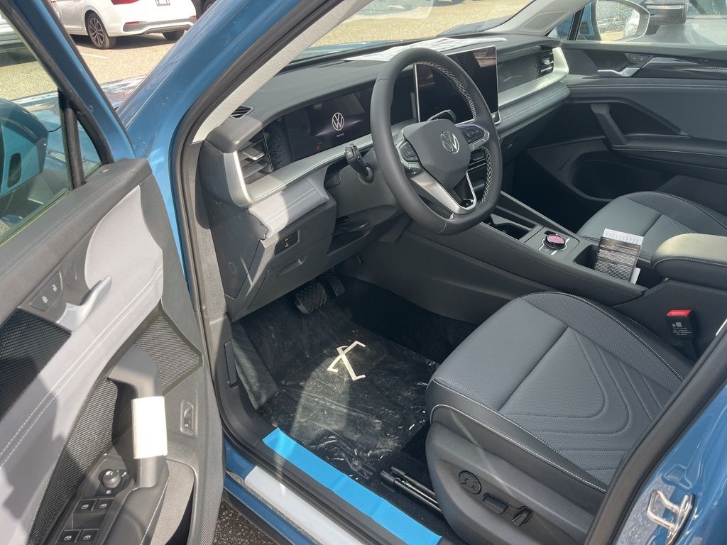 New 2025 Volkswagen Tiguan 2.0T SE SUV