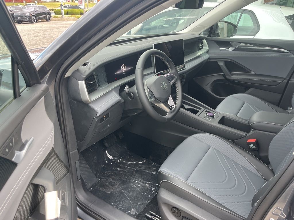 New 2025 Volkswagen Tiguan 2.0T SE SUV