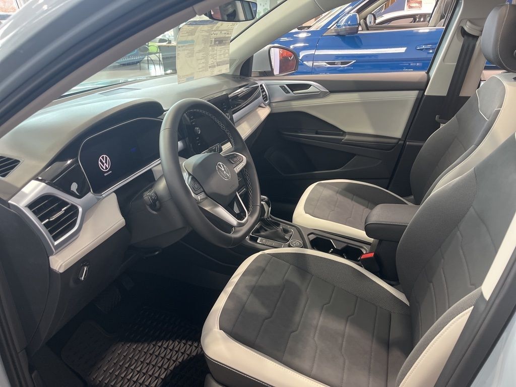 New 2025 Volkswagen Taos 1.5T SE SUV