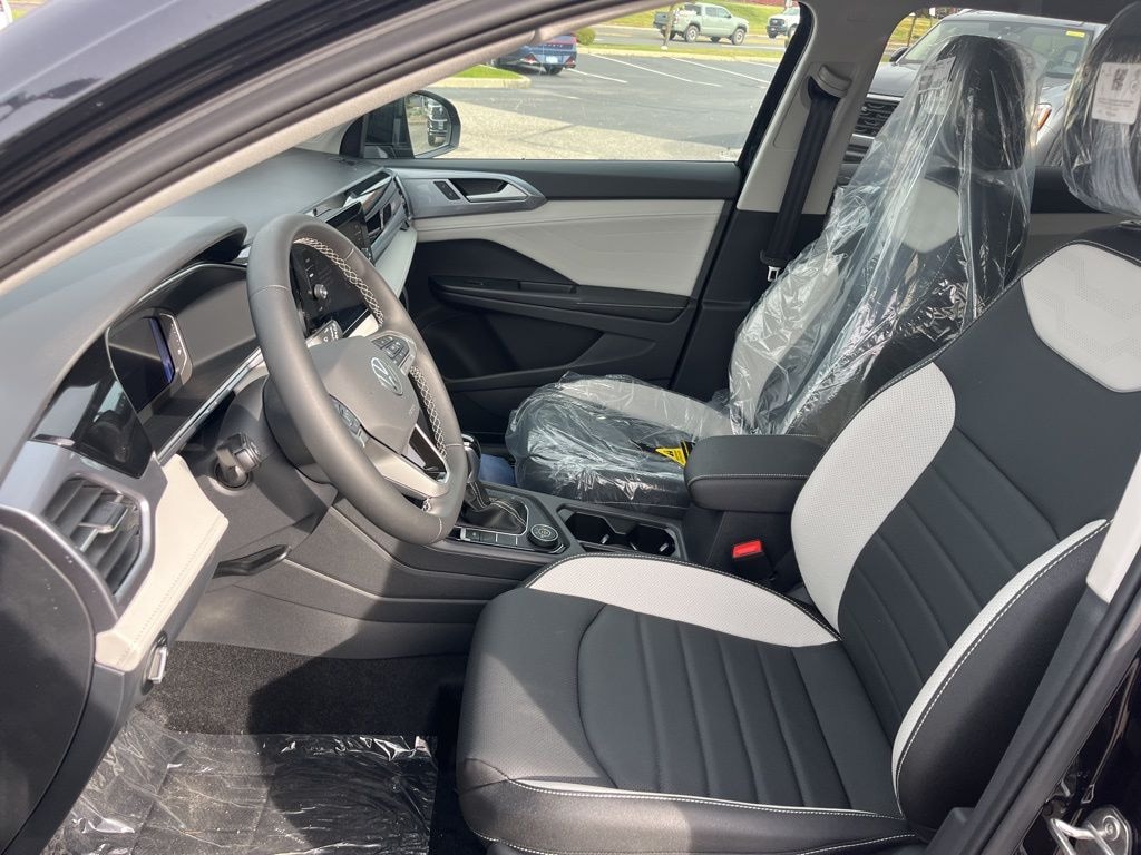 New 2025 Volkswagen Taos 1.5T SEL SUV