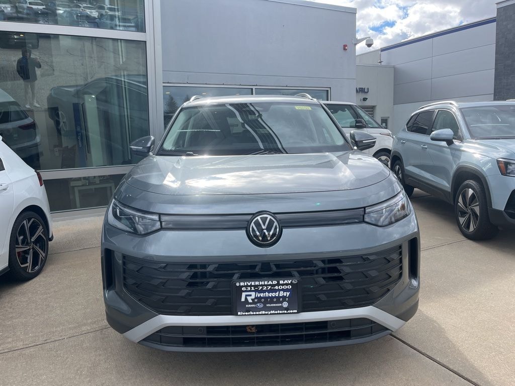 New 2025 Volkswagen Tiguan 2.0T SE SUV