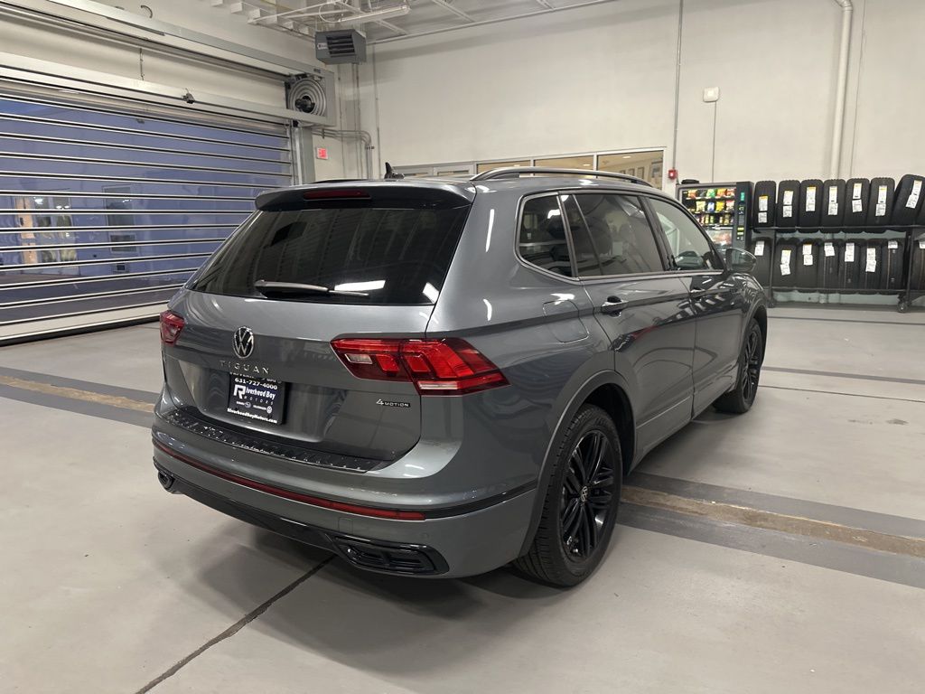2022 Volkswagen Tiguan SE R-Line Black photo 2