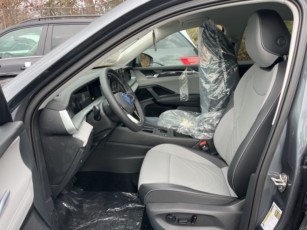 New 2025 Volkswagen Tiguan 2.0T SE SUV