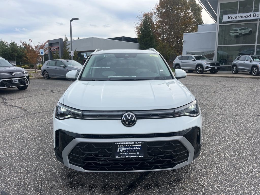 New 2025 Volkswagen Taos 1.5T SEL SUV