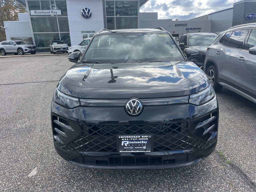New 2025 Volkswagen Tiguan 2.0T SE R-Line Black SUV