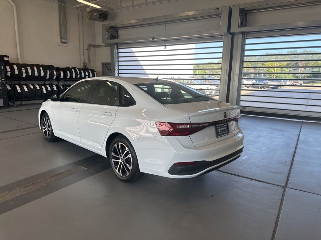2025 Volkswagen Jetta 1.5T Sport photo 3