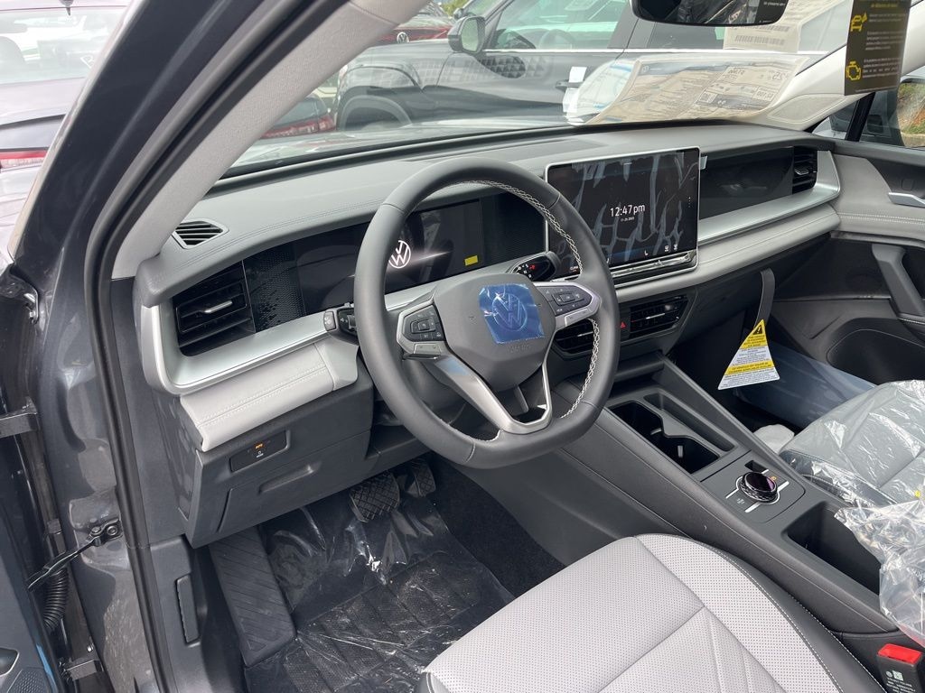 New 2025 Volkswagen Tiguan 2.0T SE SUV