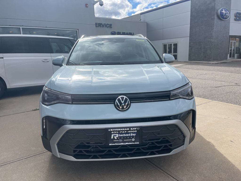 New 2025 Volkswagen Taos 1.5T SE SUV