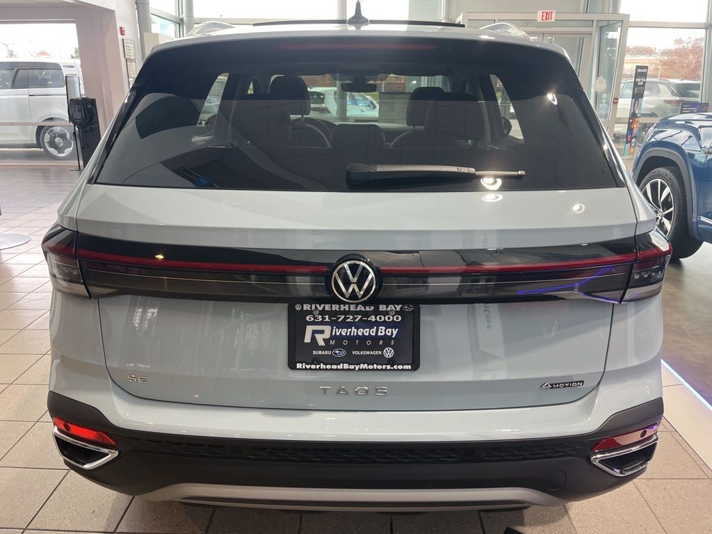New 2025 Volkswagen Taos 1.5T SE SUV