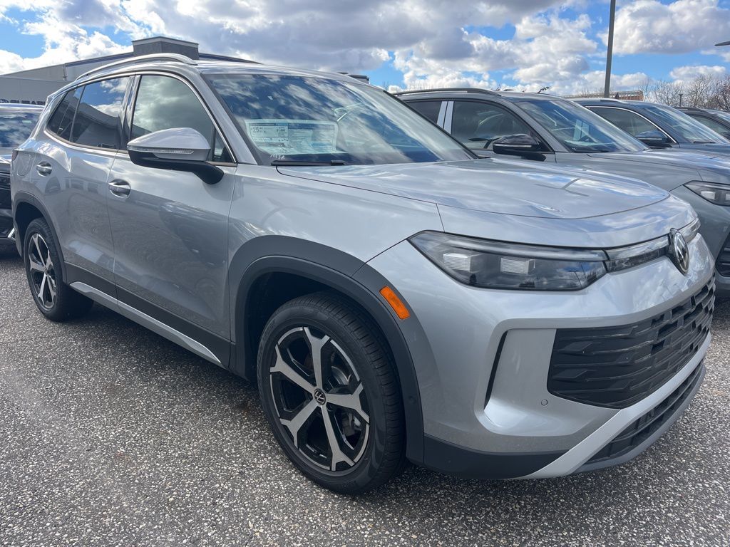 2025 Volkswagen Tiguan SE's photo
