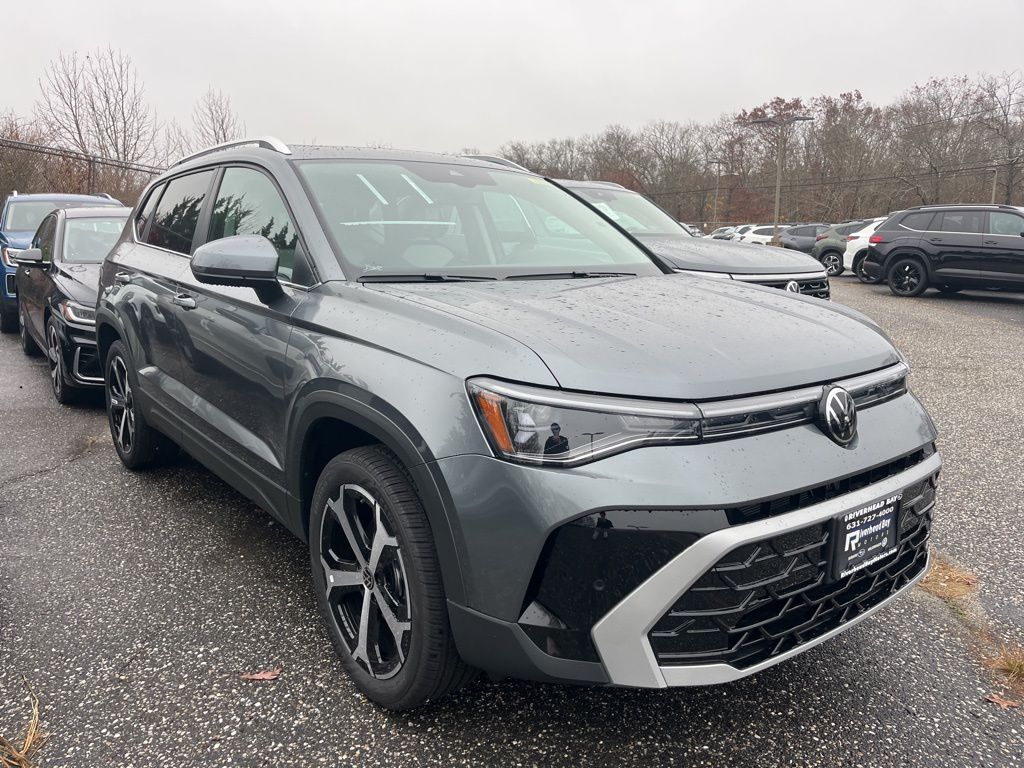 2025 Volkswagen Taos SEL's photo