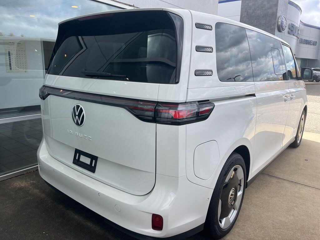 New 2025 Volkswagen ID. Buzz Pro S Van Passenger Van