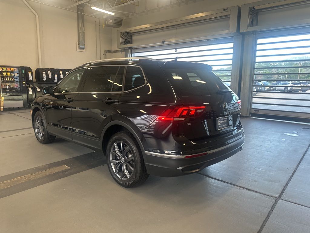 2022 Volkswagen Tiguan SE photo 3