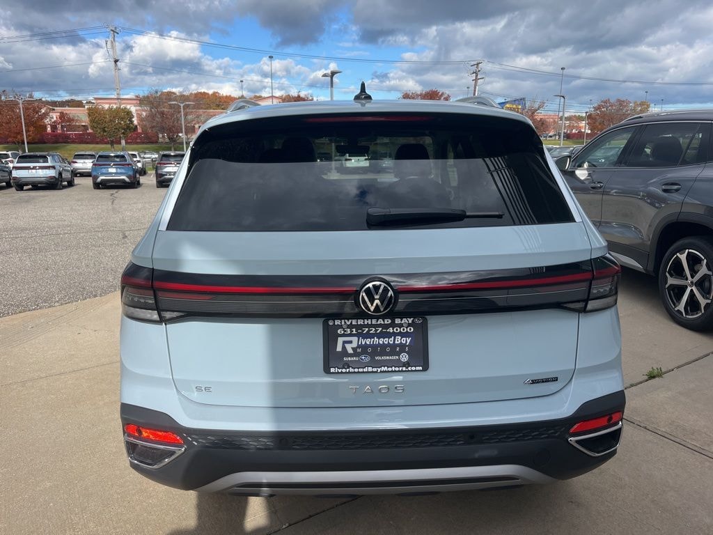 New 2025 Volkswagen Taos 1.5T SE SUV