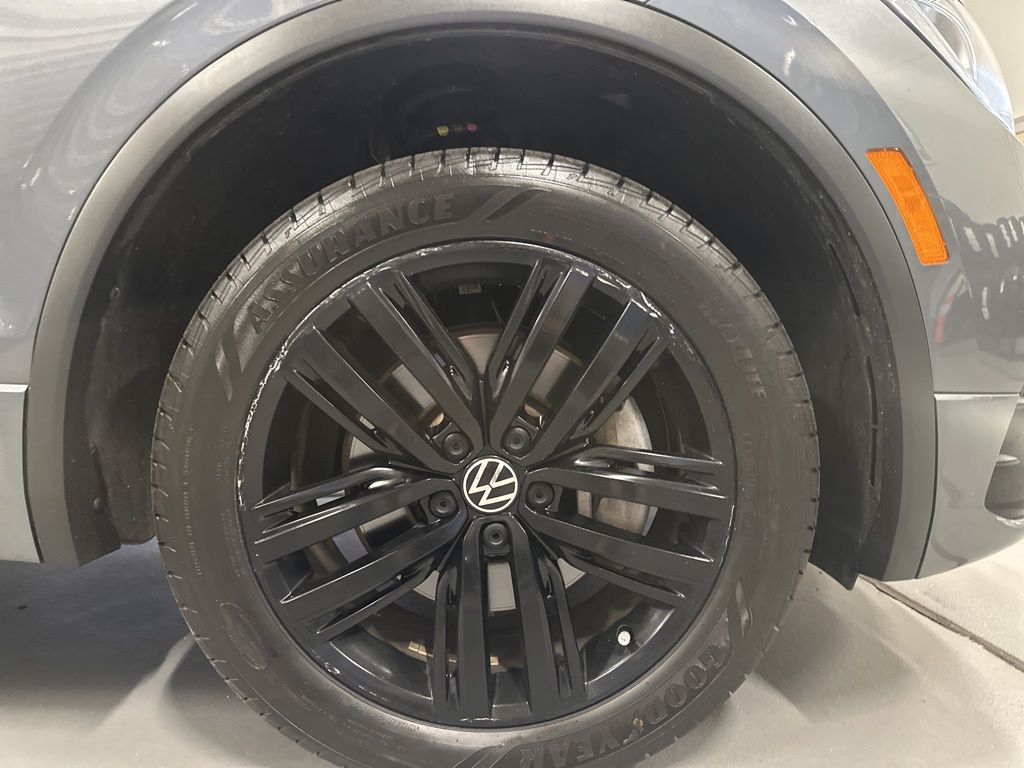 2022 Volkswagen Tiguan SE R-Line Black photo 3