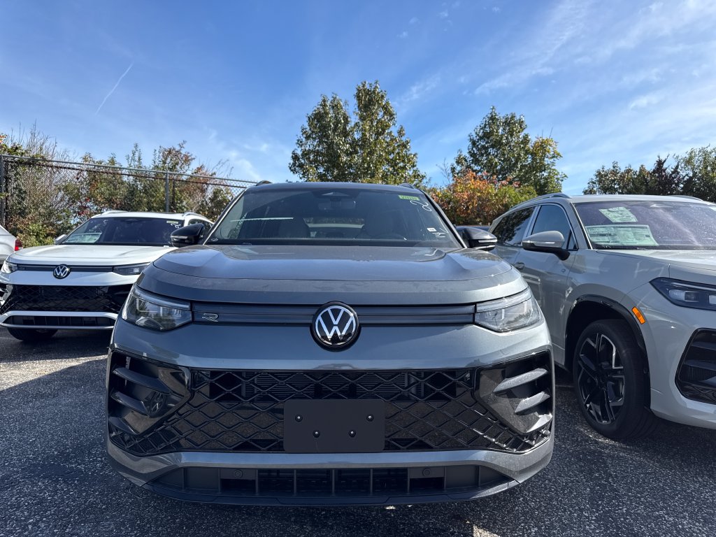 2026 Volkswagen Tiguan SE R-Line Black SUV