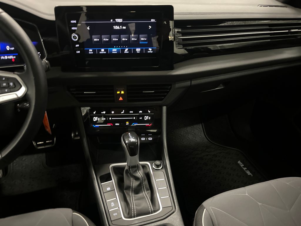 2025 Volkswagen Jetta 1.5T Sport photo 2