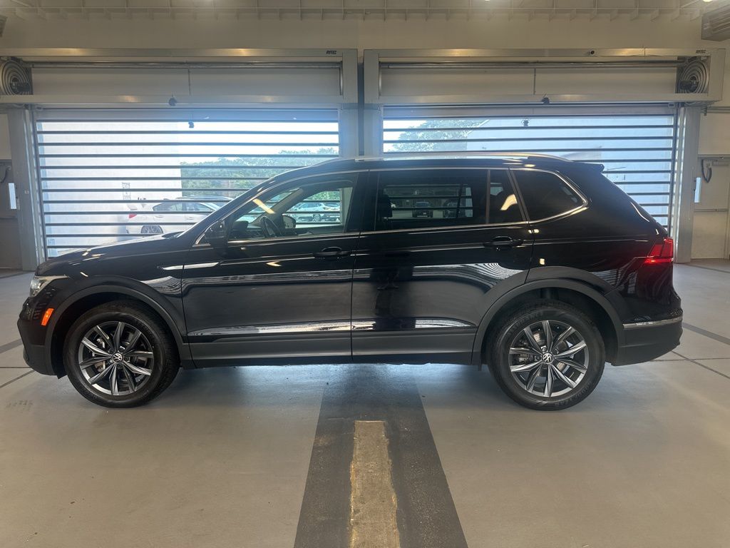 2022 Volkswagen Tiguan SE photo 2