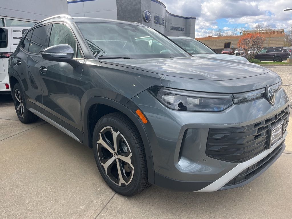 New 2025 Volkswagen Tiguan 2.0T SE SUV